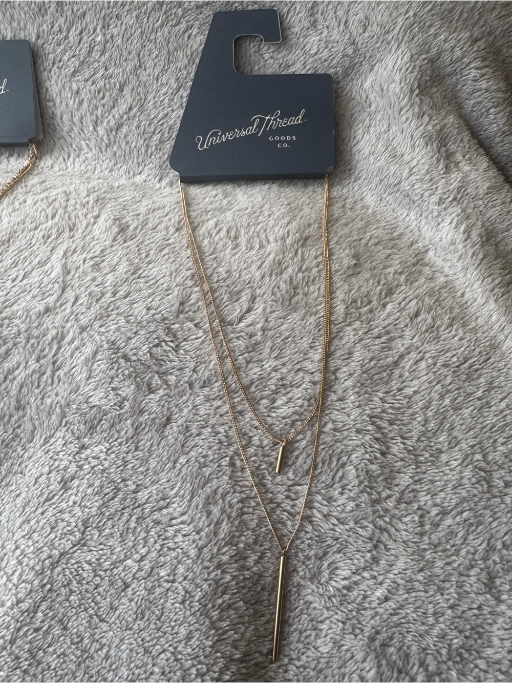 Lot of 2 Universal Thread Layered Gold Toned Necklaces - Picture 2 of 7